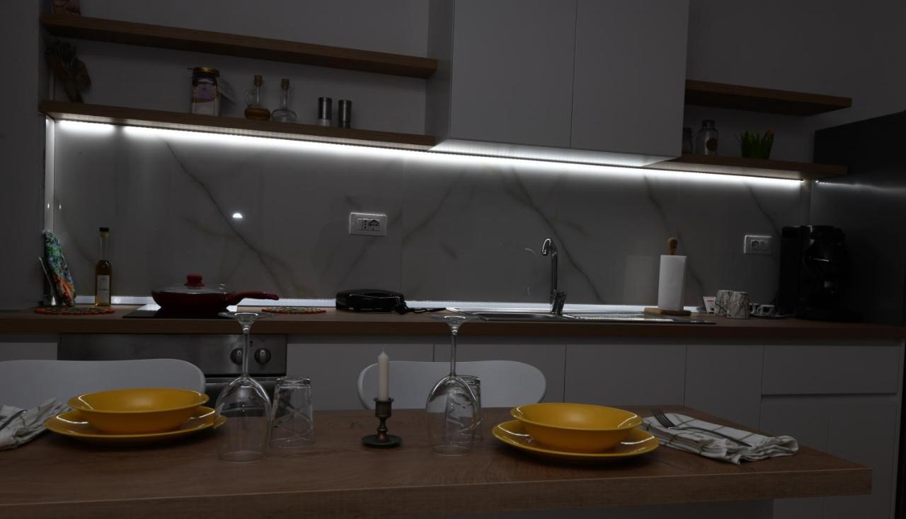Rondine Studio Apartment Тирана Екстер'єр фото
