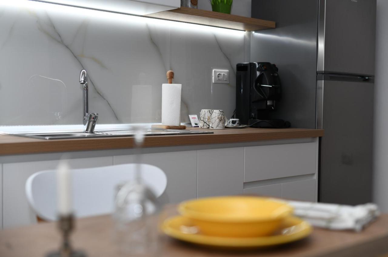 Rondine Studio Apartment Тирана Екстер'єр фото