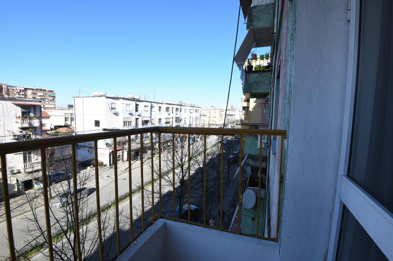 Rondine Studio Apartment Тирана Екстер'єр фото