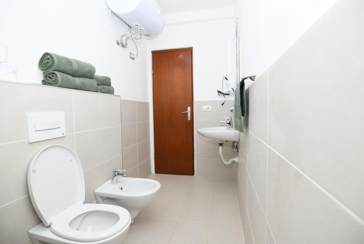 Rondine Studio Apartment Тирана Екстер'єр фото
