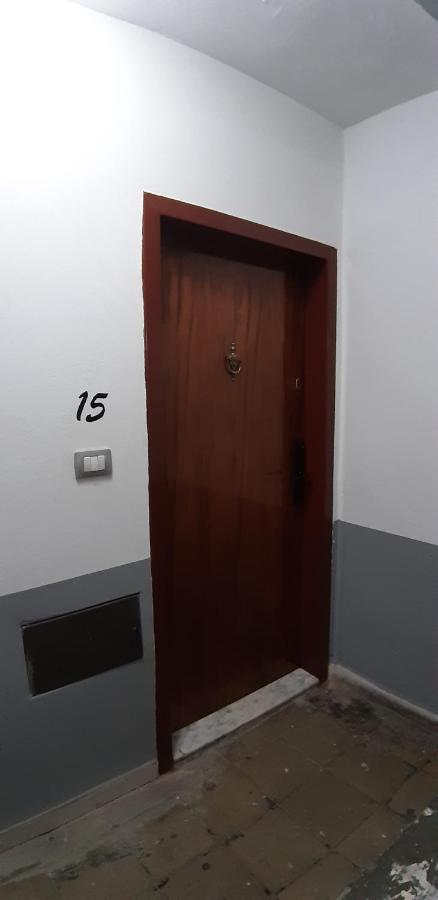 Rondine Studio Apartment Тирана Екстер'єр фото