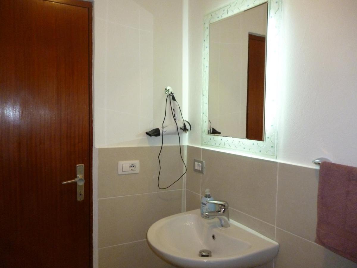 Rondine Studio Apartment Тирана Екстер'єр фото