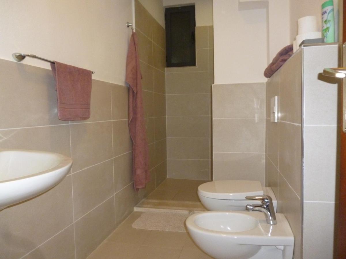 Rondine Studio Apartment Тирана Екстер'єр фото