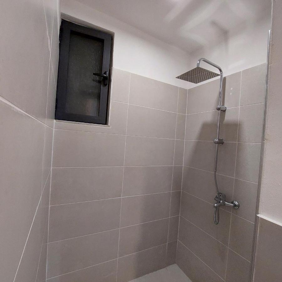 Rondine Studio Apartment Тирана Екстер'єр фото